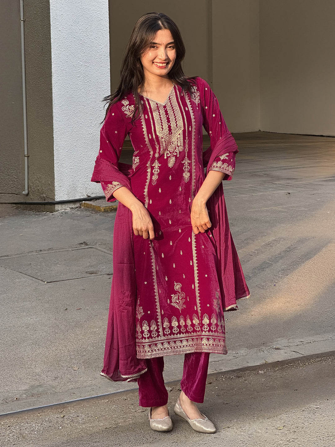 Ninnique Women's Pink Velvet Embellished Gold Printed Straight Kurta Set