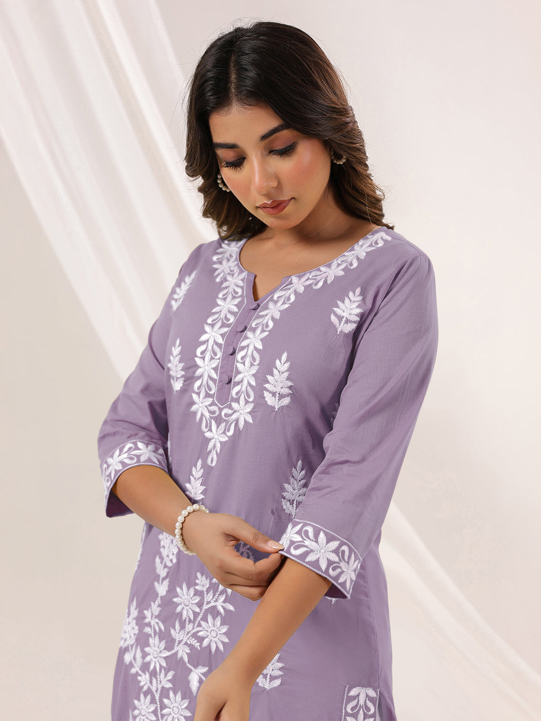 Ninnique Women's Light Purple Pure Cotton Embroidered Straight Kurta