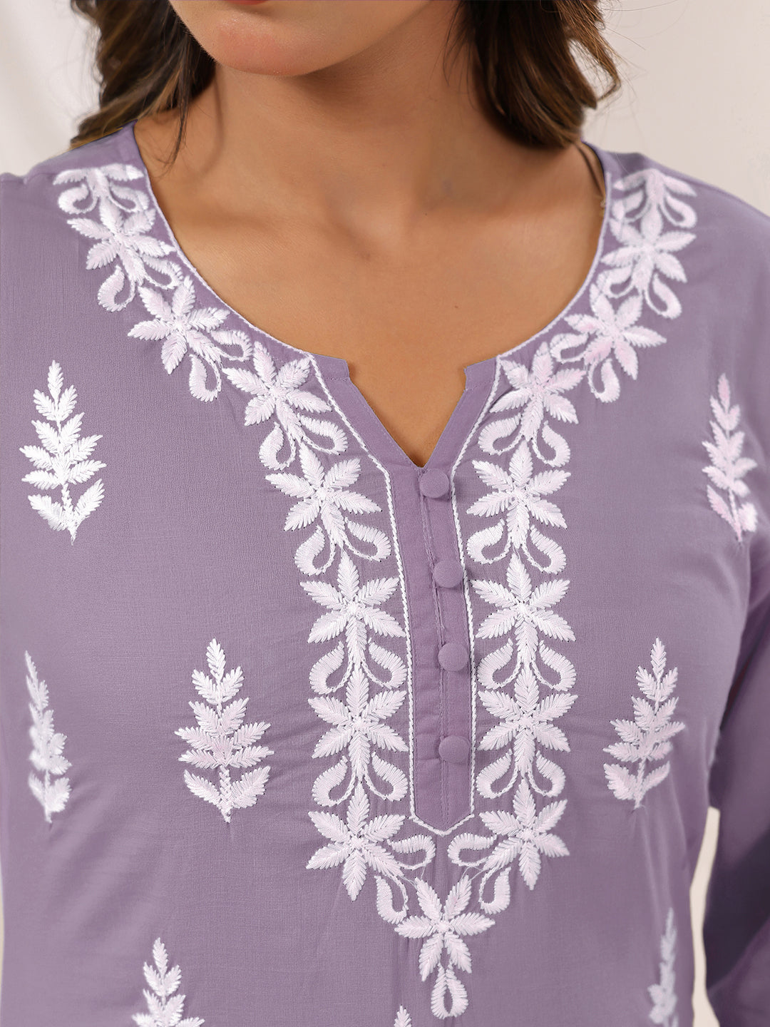 Ninnique Women's Light Purple Pure Cotton Embroidered Straight Kurta