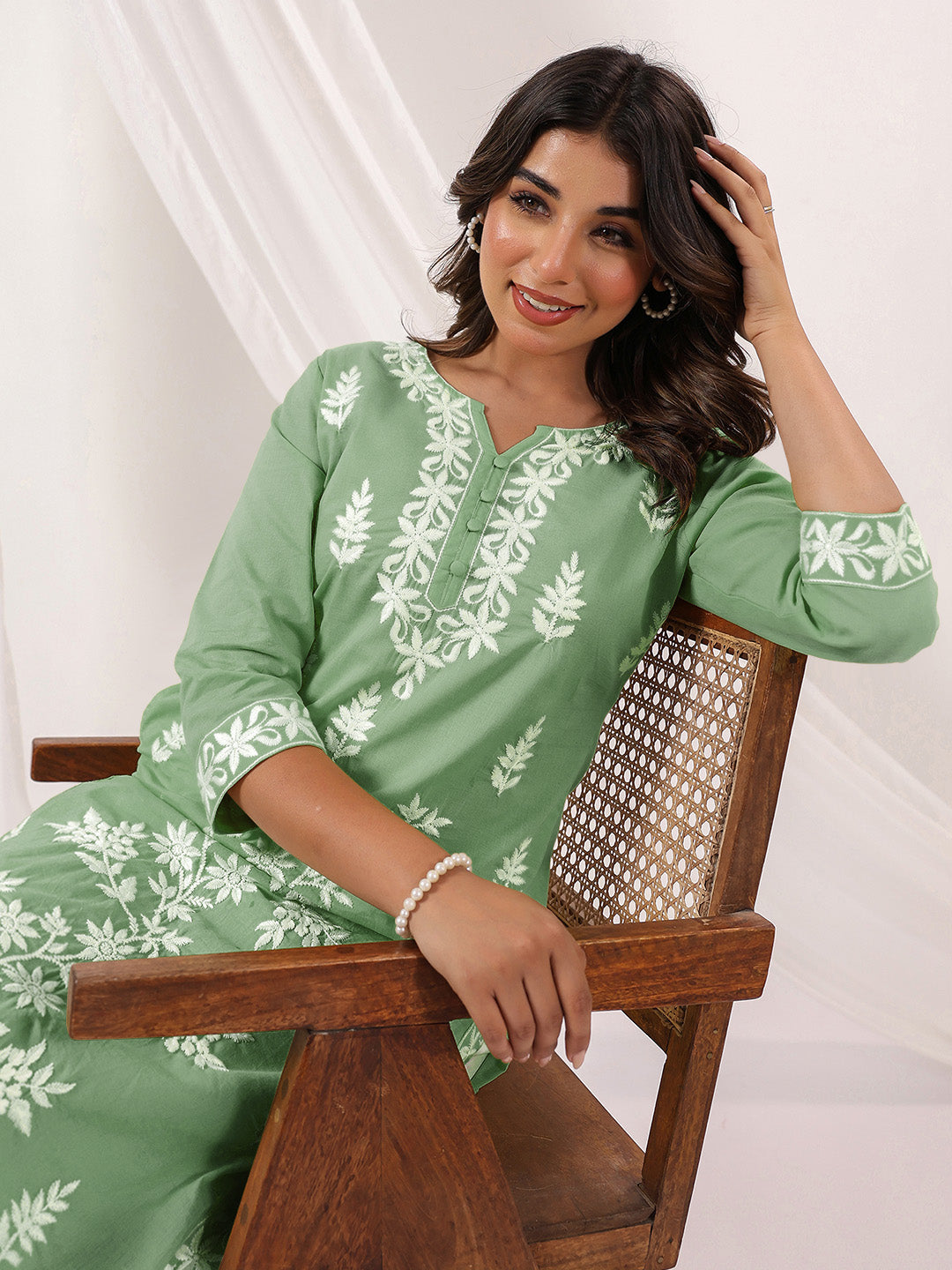 Ninnique Women's Light Green Pure Cotton Embroidered Straight Kurta