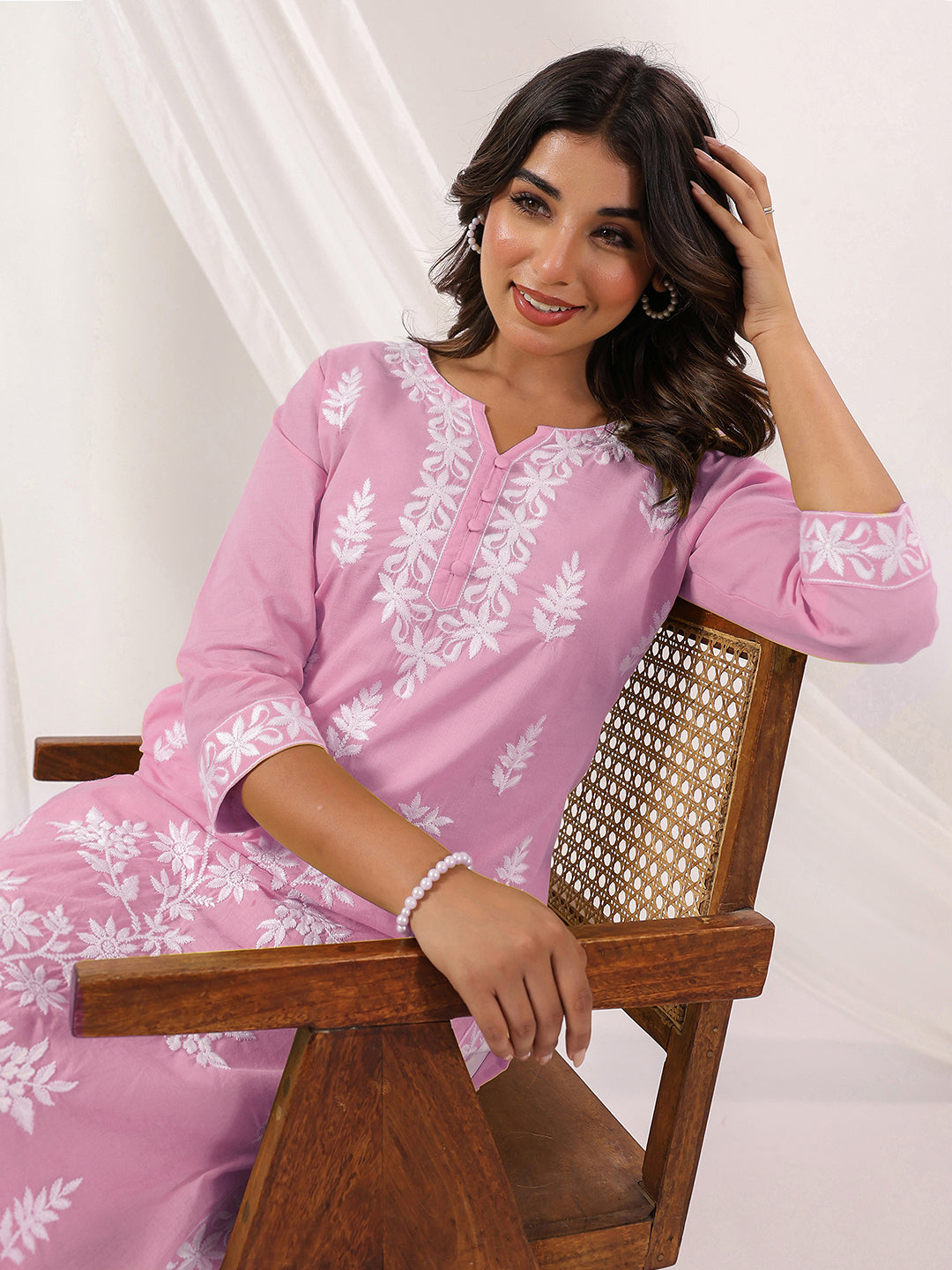 Ninnique Women's Light Pink Pure Cotton Embroidered Straight Kurta