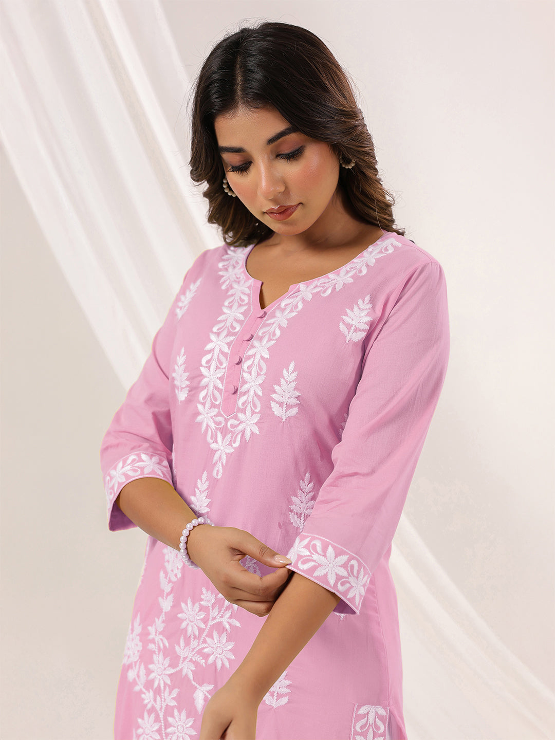 Ninnique Women's Light Pink Pure Cotton Embroidered Straight Kurta