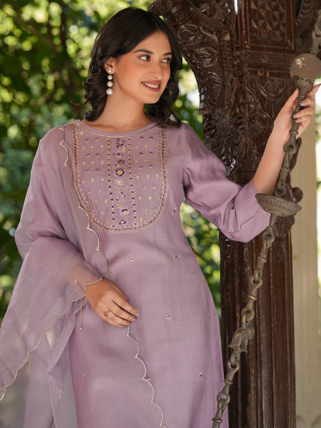 Ninnique Women's Lavender Silk Blend Embroidered Straight Kurta Set
