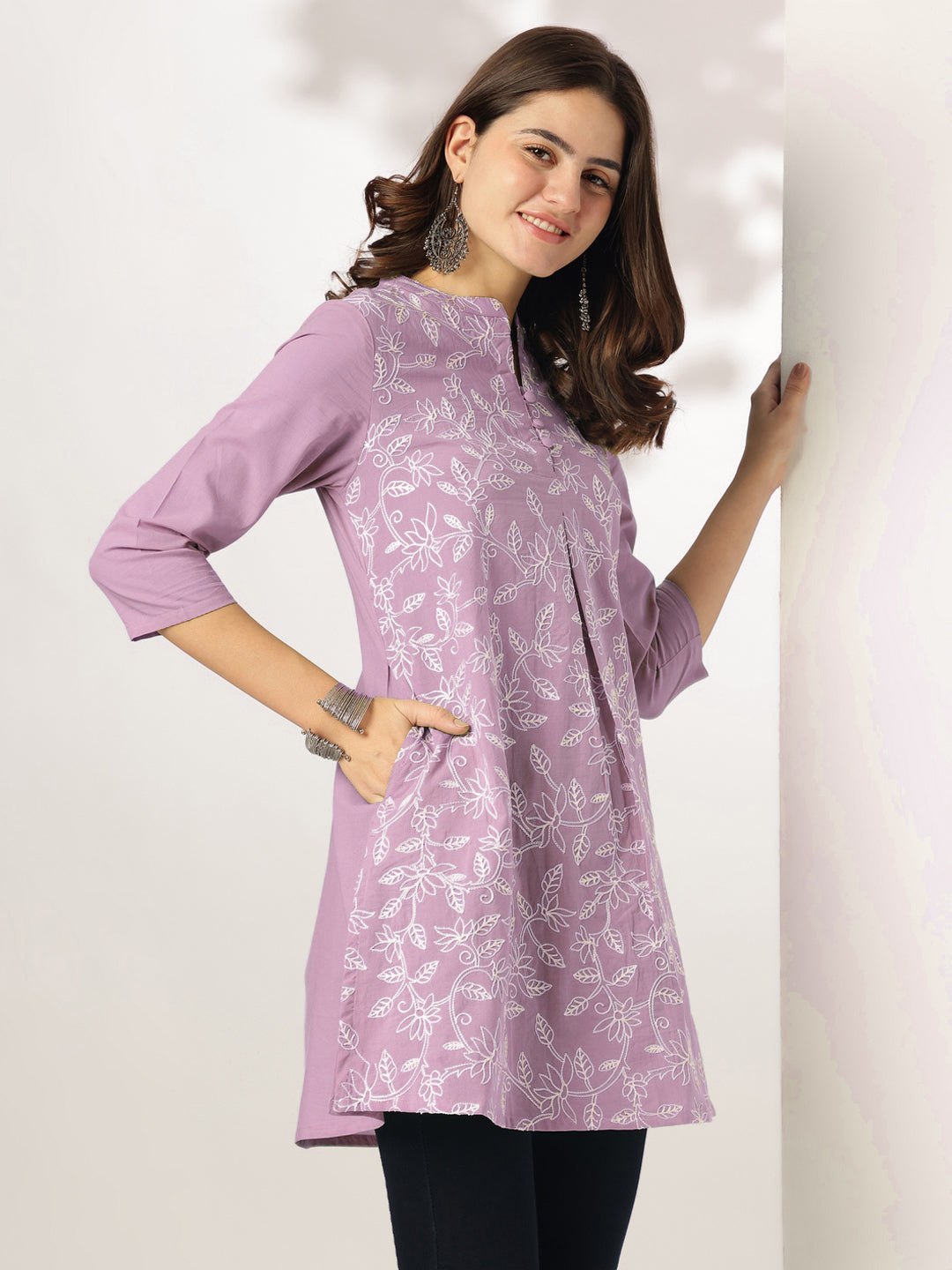 Ninnique Women's Lavender Pure Cotton Chikankari Embroidered Straight Tunic