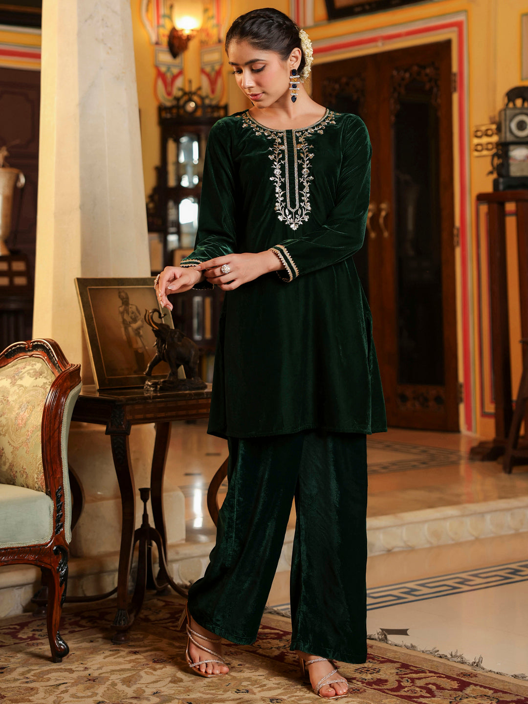 Ninnique Women's Bottle Green Velvet Yoke Embroidered Straight Co-ord Set