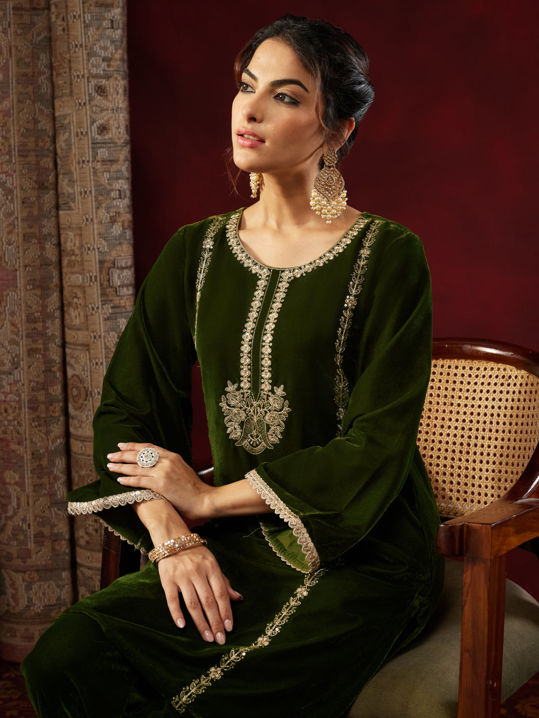 Ninnique Women's Olive Green Velvet Zari Embroidered Straight Co-ord Set