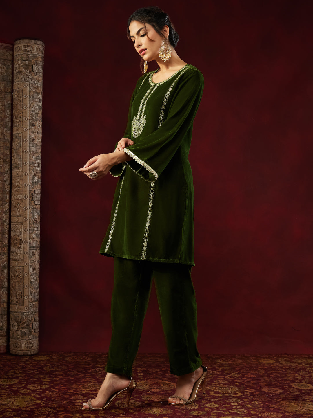 Ninnique Women's Olive Green Velvet Zari Embroidered Straight Co-ord Set