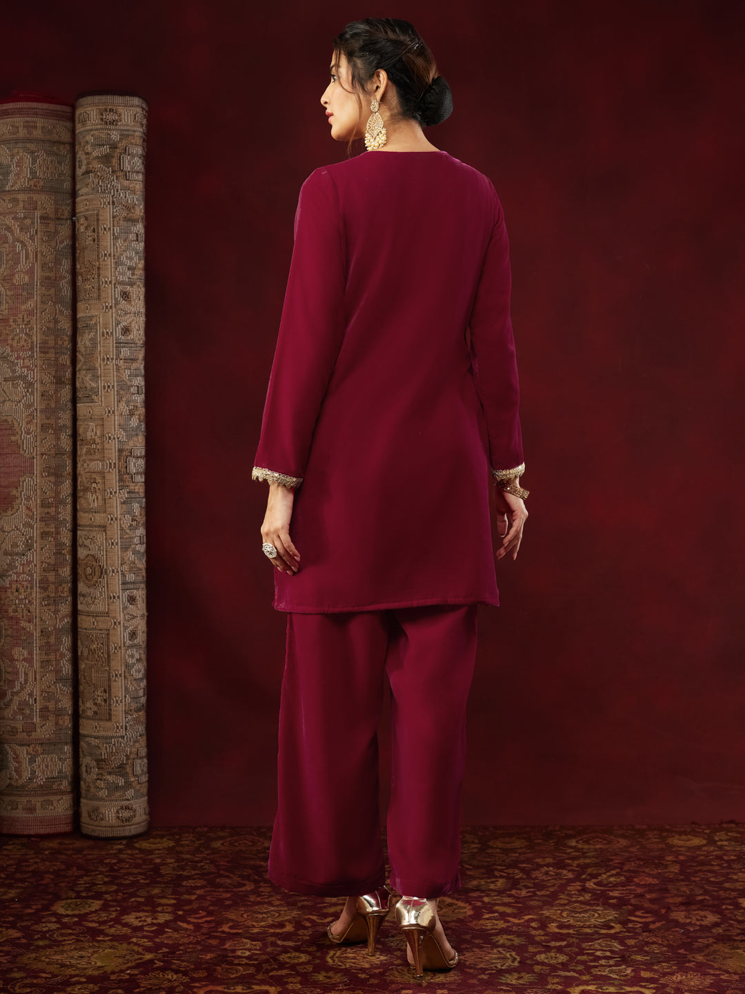 Ninnique Women's Pink Velvet Embellished Straight Co-ord Set