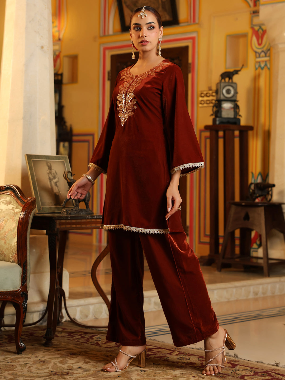 Ninnique Women's Brown Velvet Yoke Zari Embroidered Straight Co-ord Set