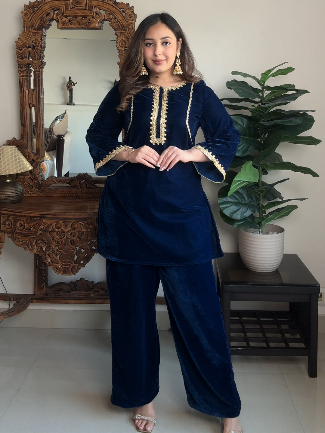 Ninnique Women's Teal Blue Velvet Embellished Straight Co-ord Set