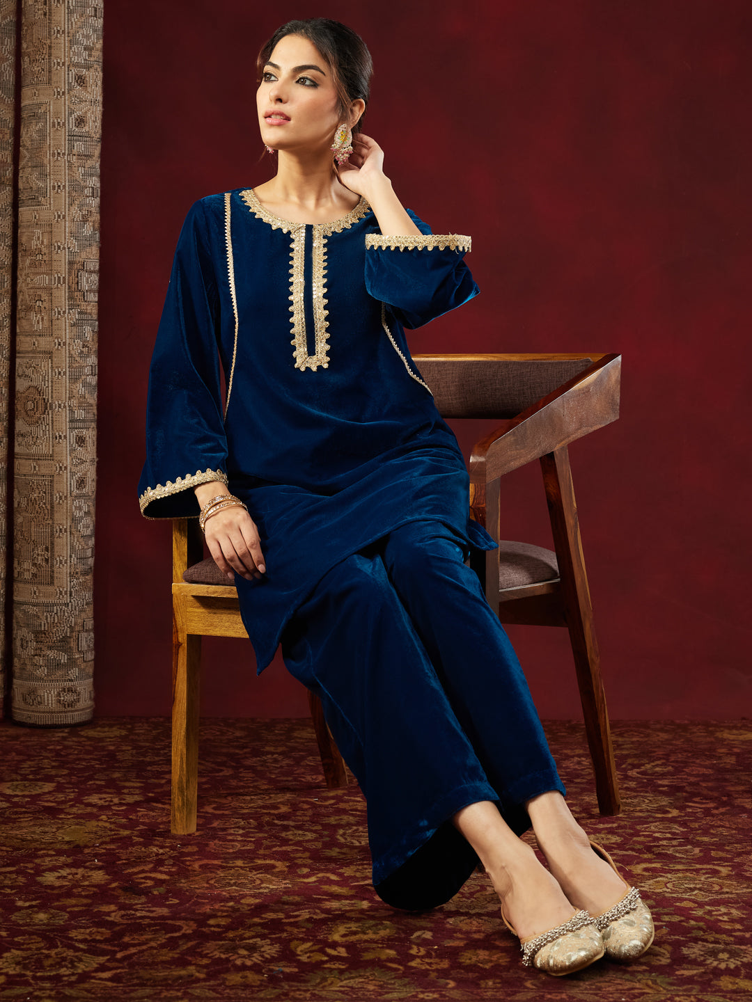 Ninnique Women's Teal Blue Velvet Embellished Straight Co-ord Set