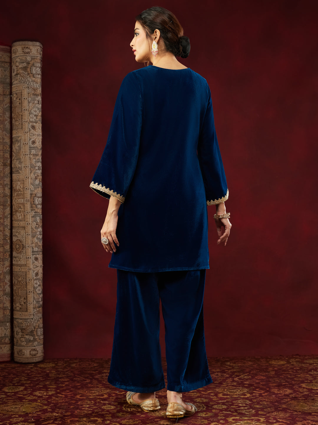 Ninnique Women's Teal Blue Velvet Embellished Straight Co-ord Set