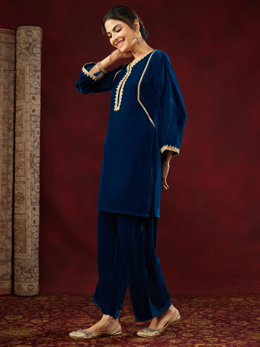 Ninnique Women's Teal Blue Velvet Embellished Straight Co-ord Set