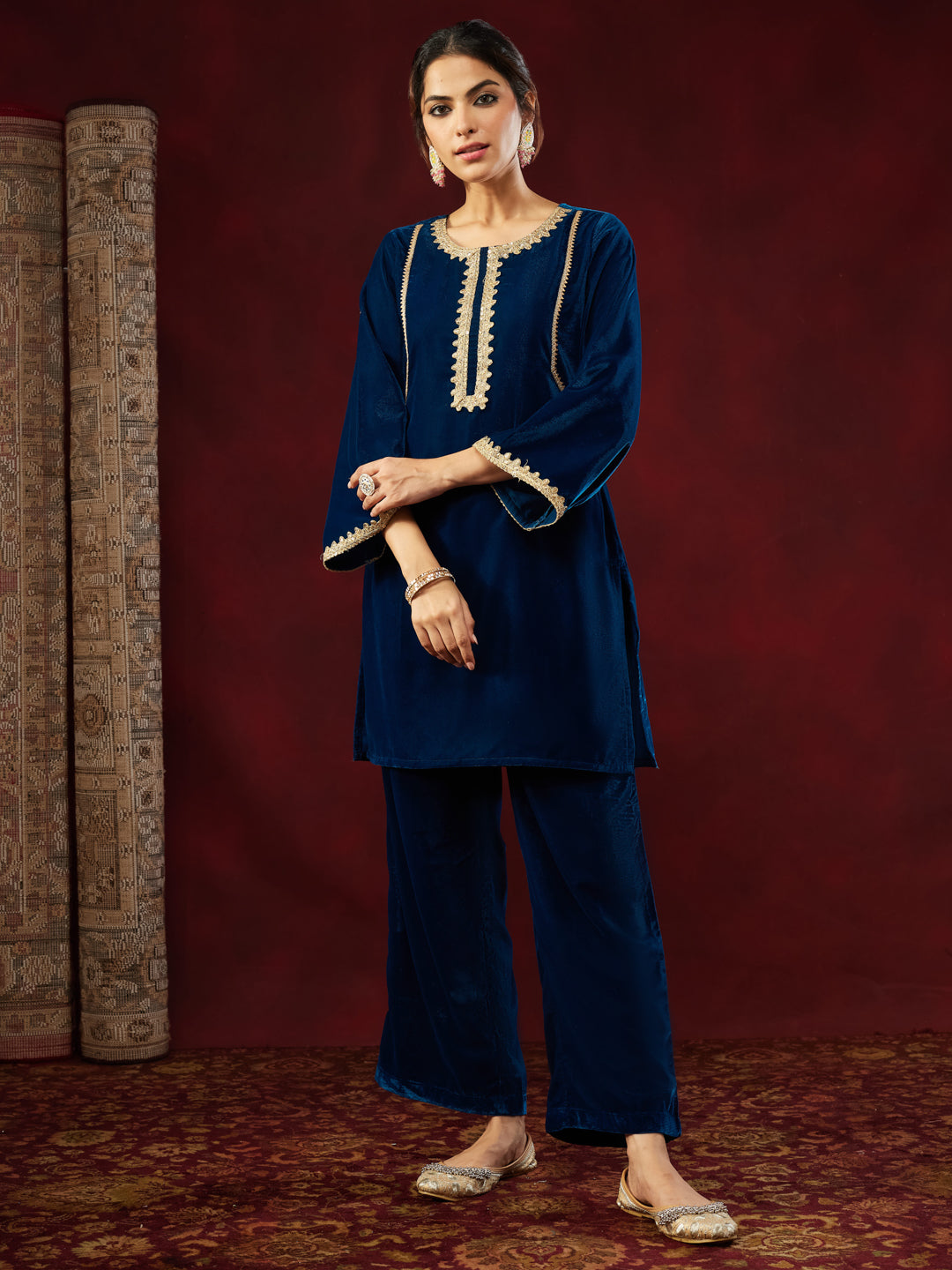 Ninnique Women's Teal Blue Velvet Embellished Straight Co-ord Set