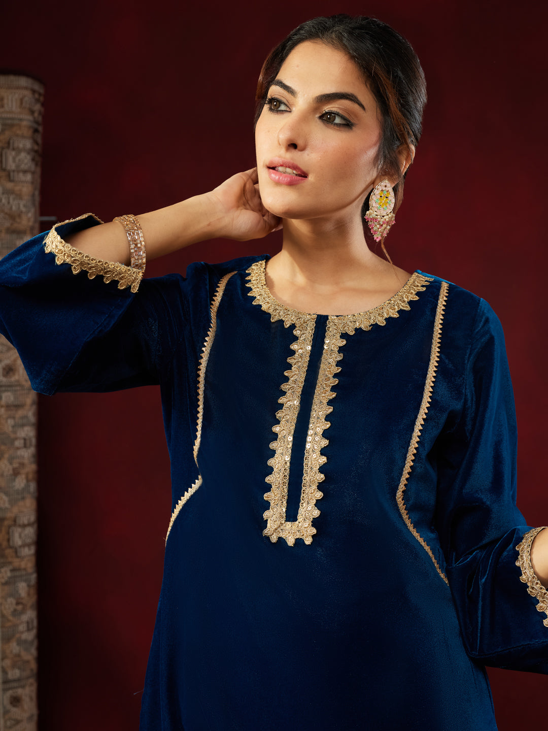 Ninnique Women's Teal Blue Velvet Embellished Straight Co-ord Set
