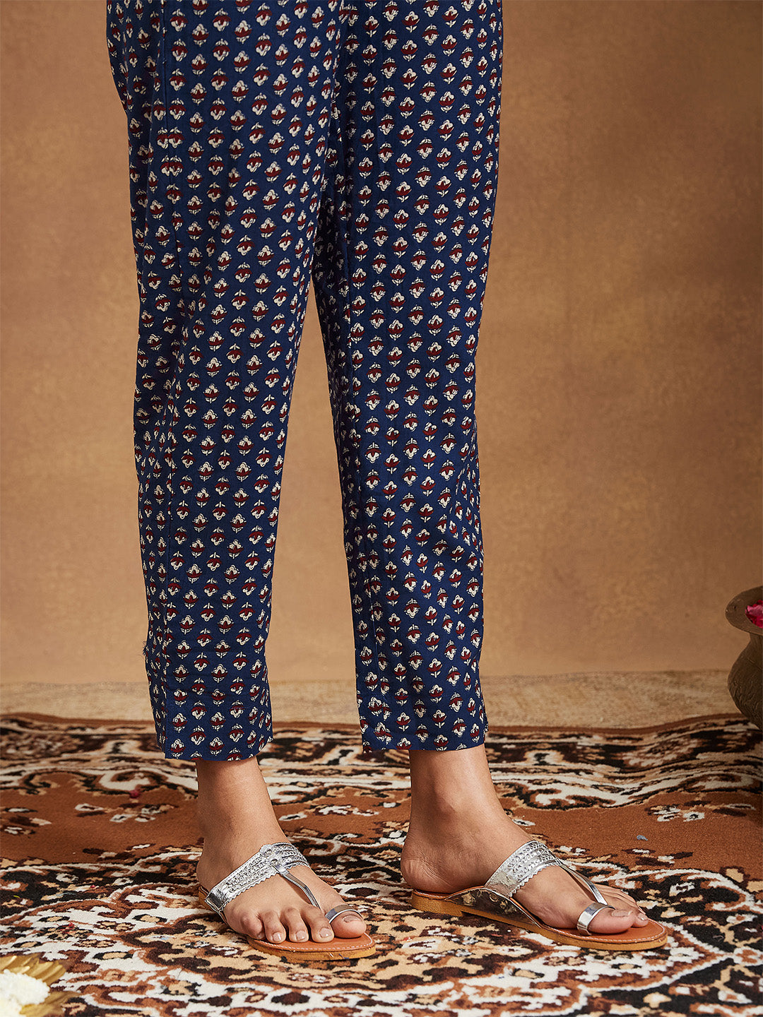 Ninnique Women's Dark Blue Pure Cotton Floral Printed Straight Kurta Pant Set