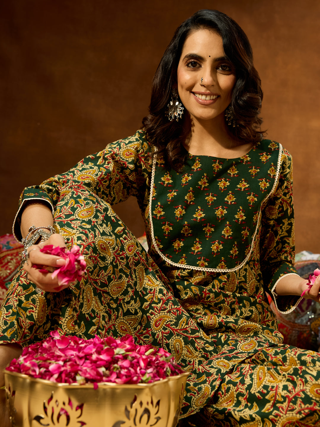 Ninnique Women's Green Pure Cotton Paisley Printed Straight Kurta Pant Set