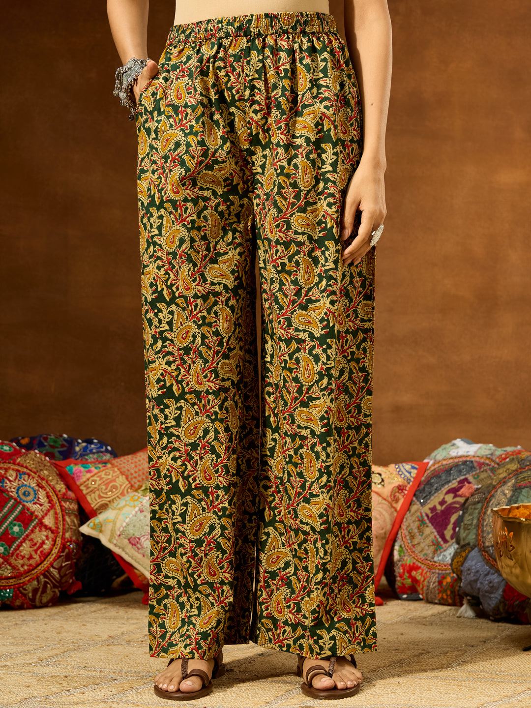 Ninnique Women's Green Pure Cotton Paisley Printed Straight Kurta Pant Set