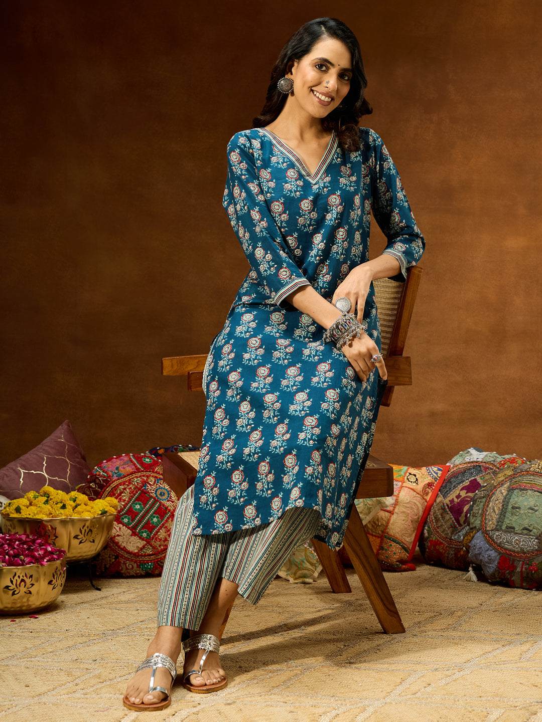 Ninnique Women's Blue Pure Cotton Floral Printed Straight Kurta Pant Set