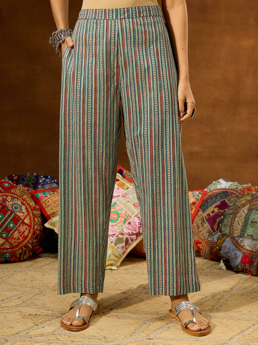 Ninnique Women's Blue Pure Cotton Floral Printed Straight Kurta Pant Set