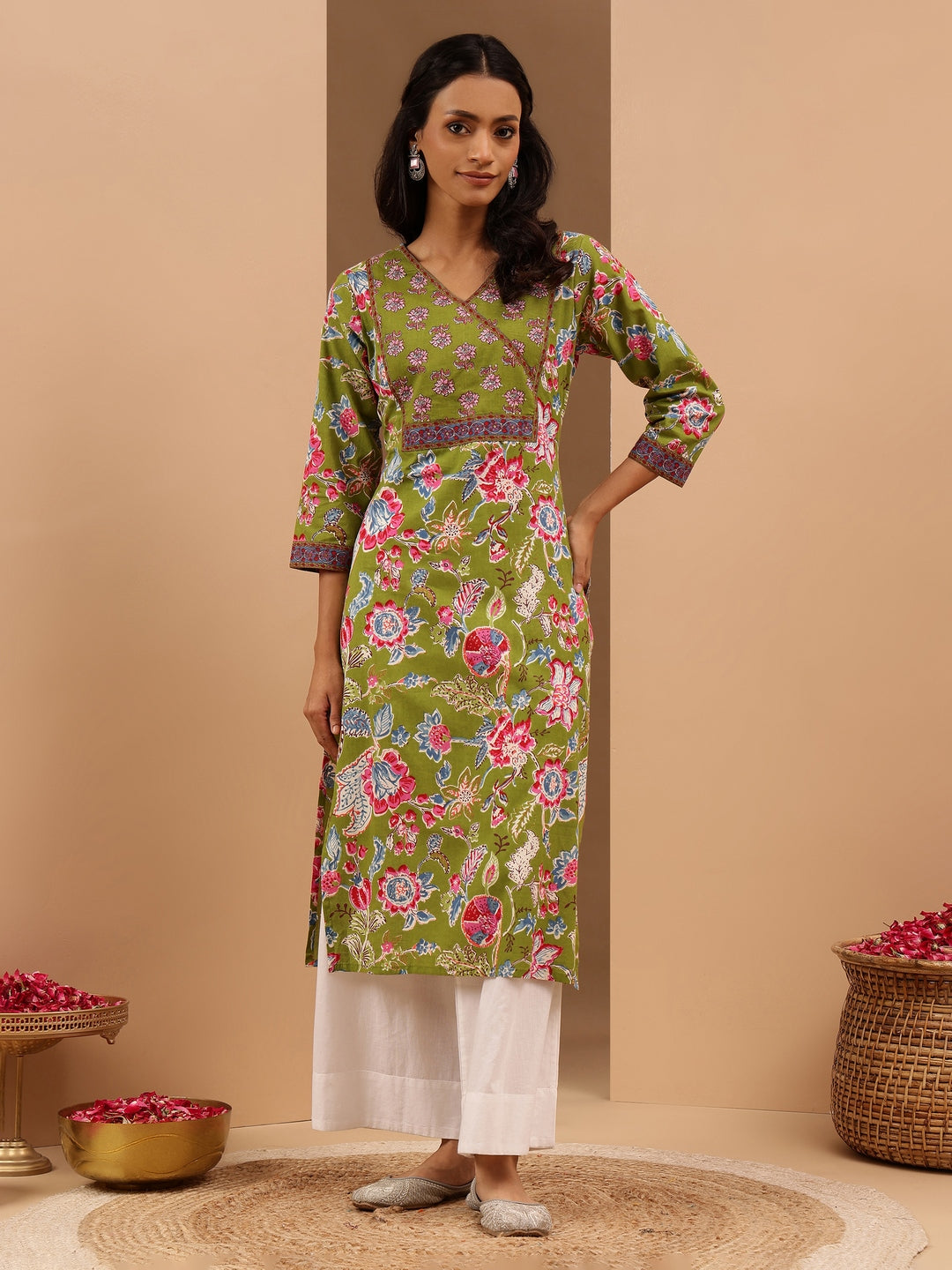 Ninnique Women's Green Pure Cotton Floral Printed Straight Kurta