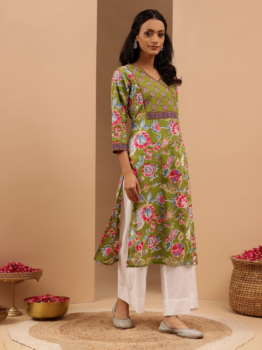 Ninnique Women's Green Pure Cotton Floral Printed Straight Kurta