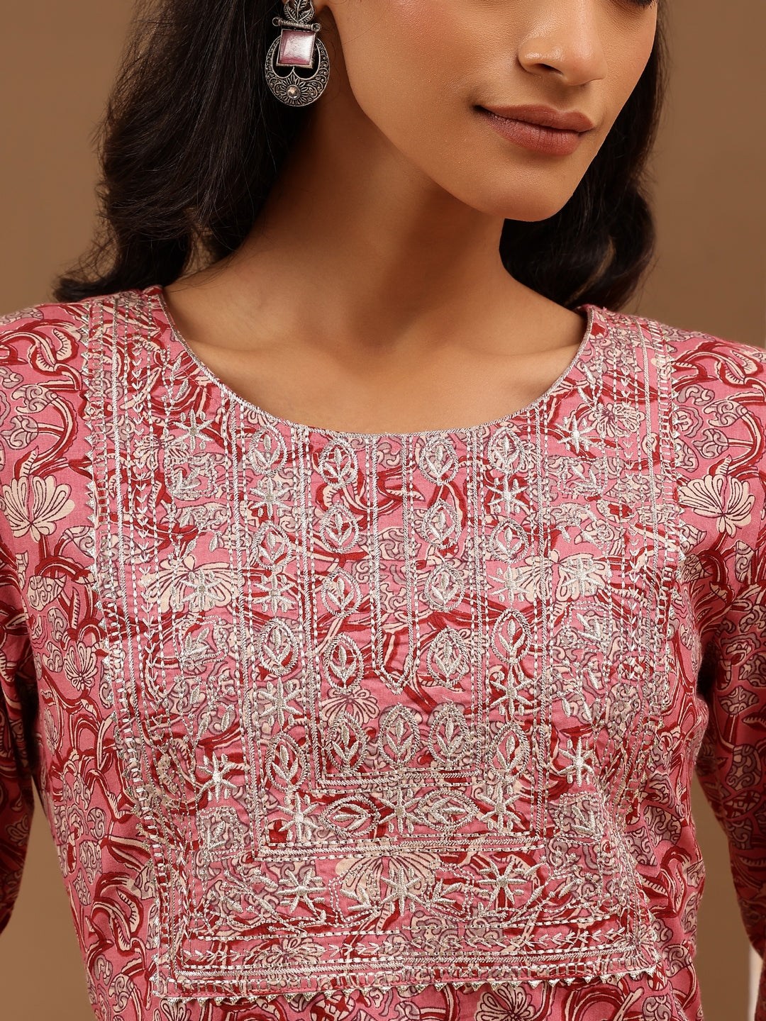 Ninnique Women's Pink Pure Cotton Yoke Embroidered Straight Kurta