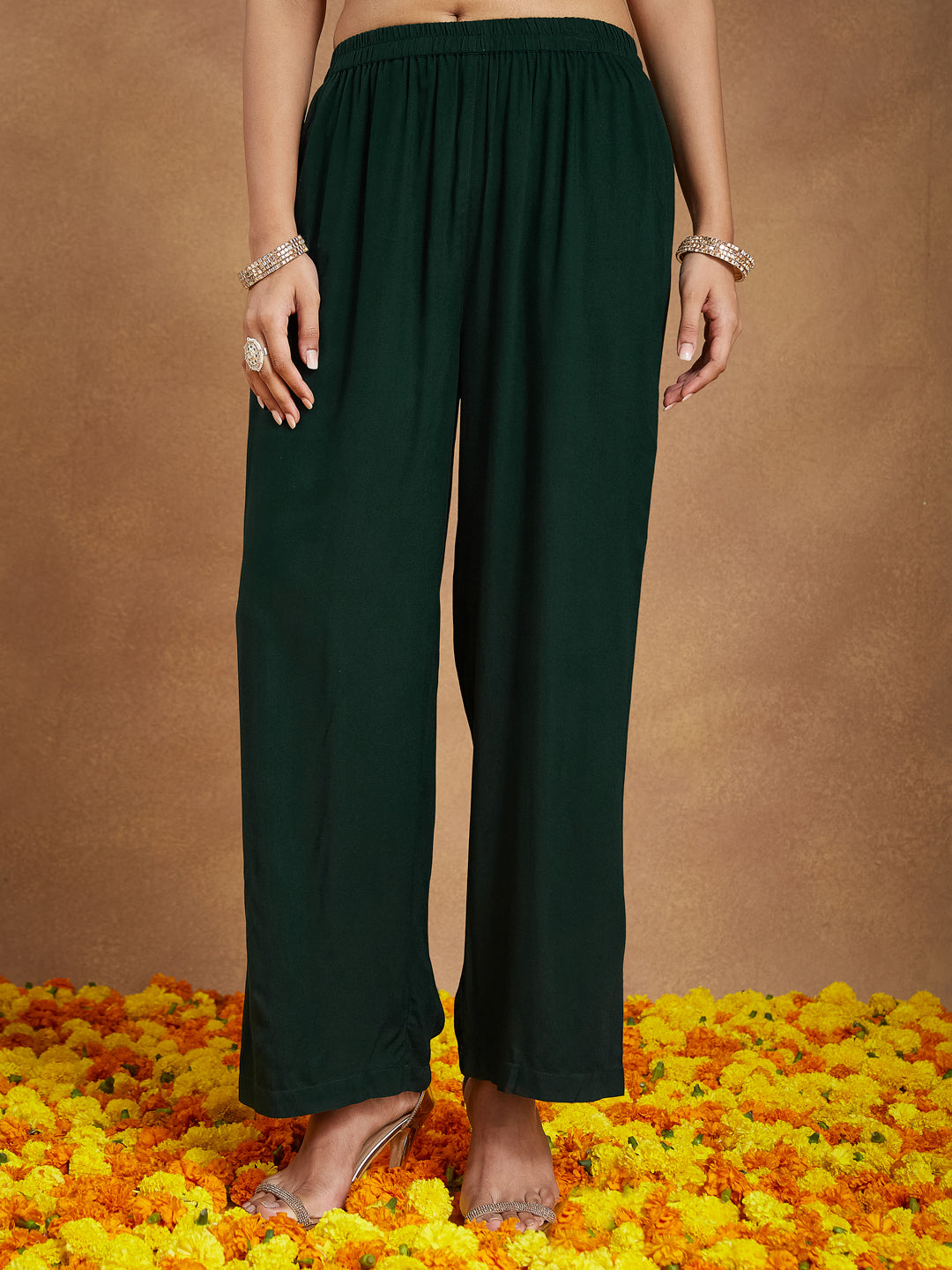 Ninnique Women's Dark Green Rayon Embellished Foil Printed Straight Kurta Set