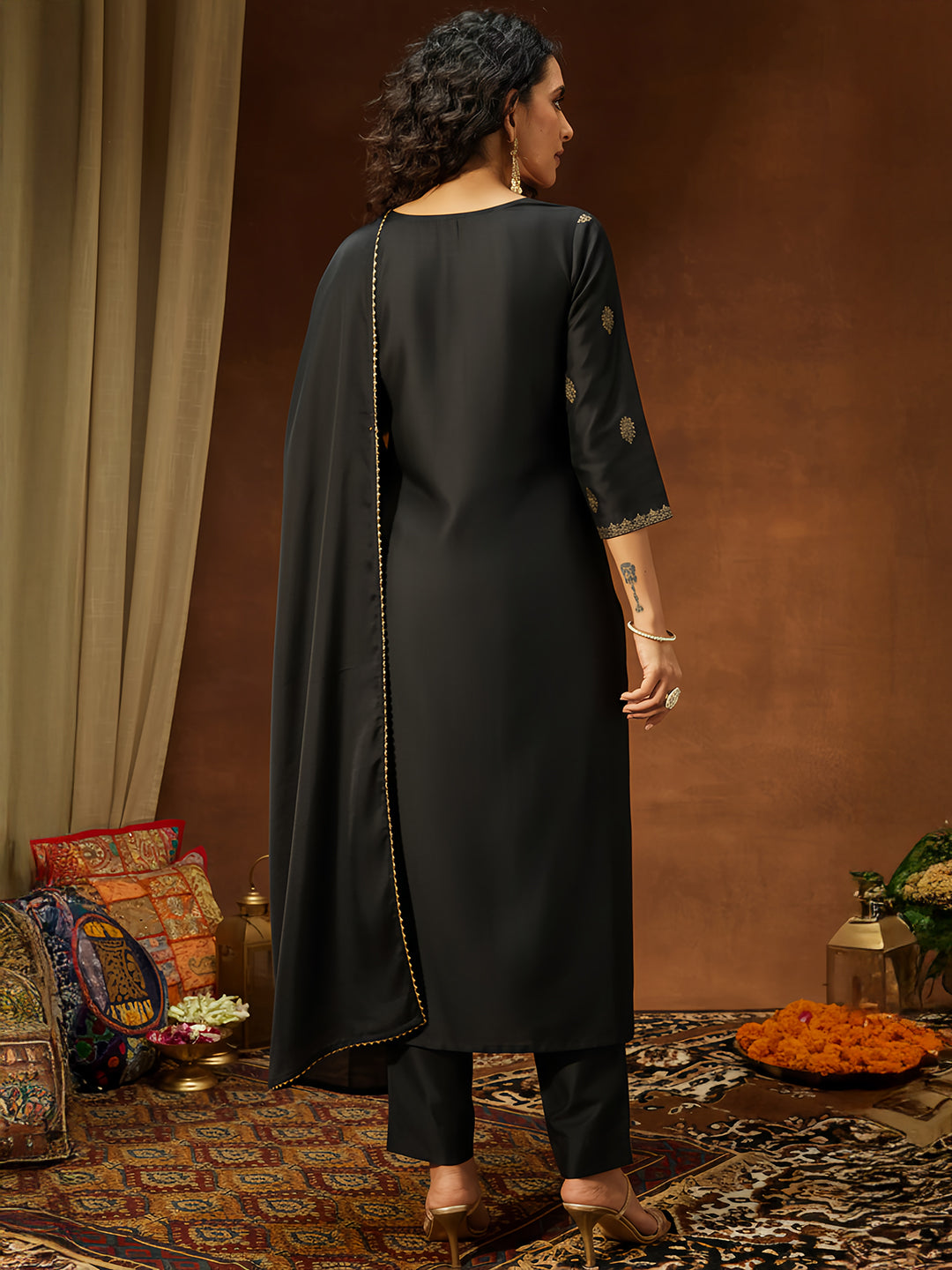 Ninnique Women's Black Silk Blend Foil Printed Straight Kurta Set