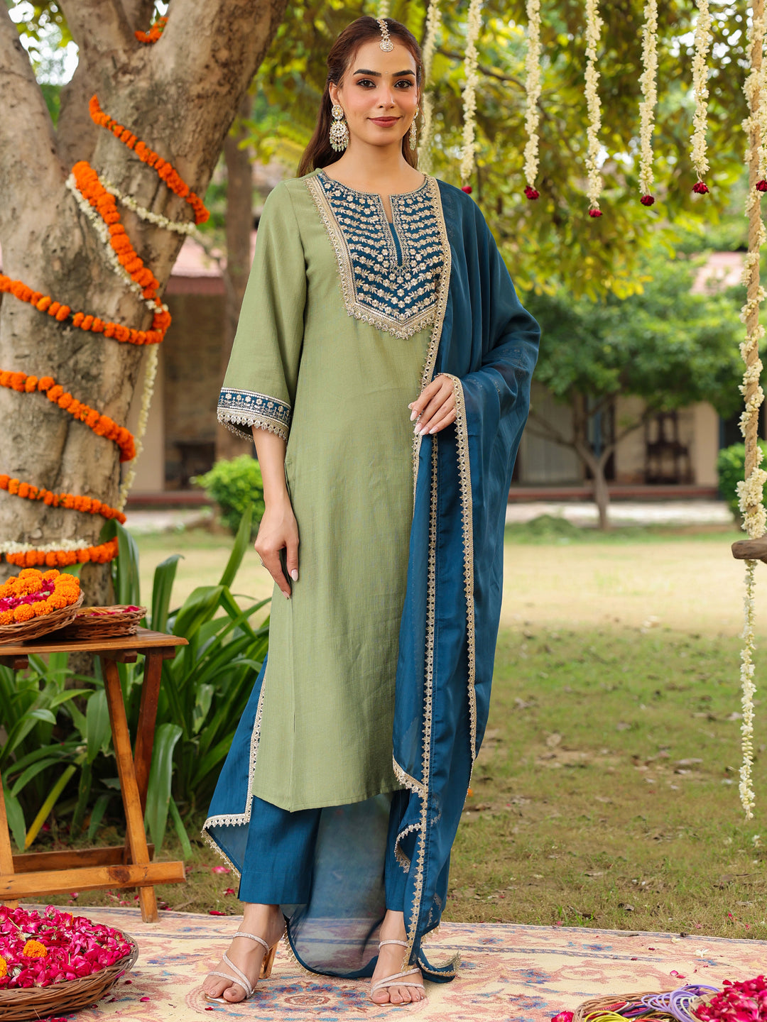 Ninnique Women's Sage Green Silk Blend Zari Embroidered Straight Kurta Set