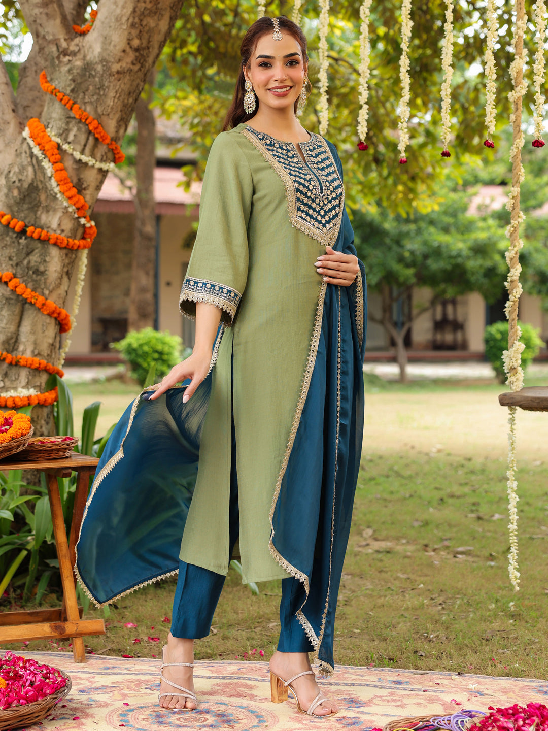 Ninnique Women's Sage Green Silk Blend Zari Embroidered Straight Kurta Set