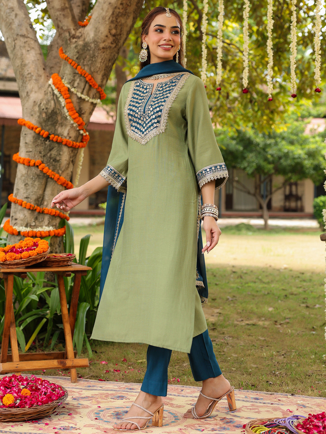 Ninnique Women's Sage Green Silk Blend Zari Embroidered Straight Kurta Set