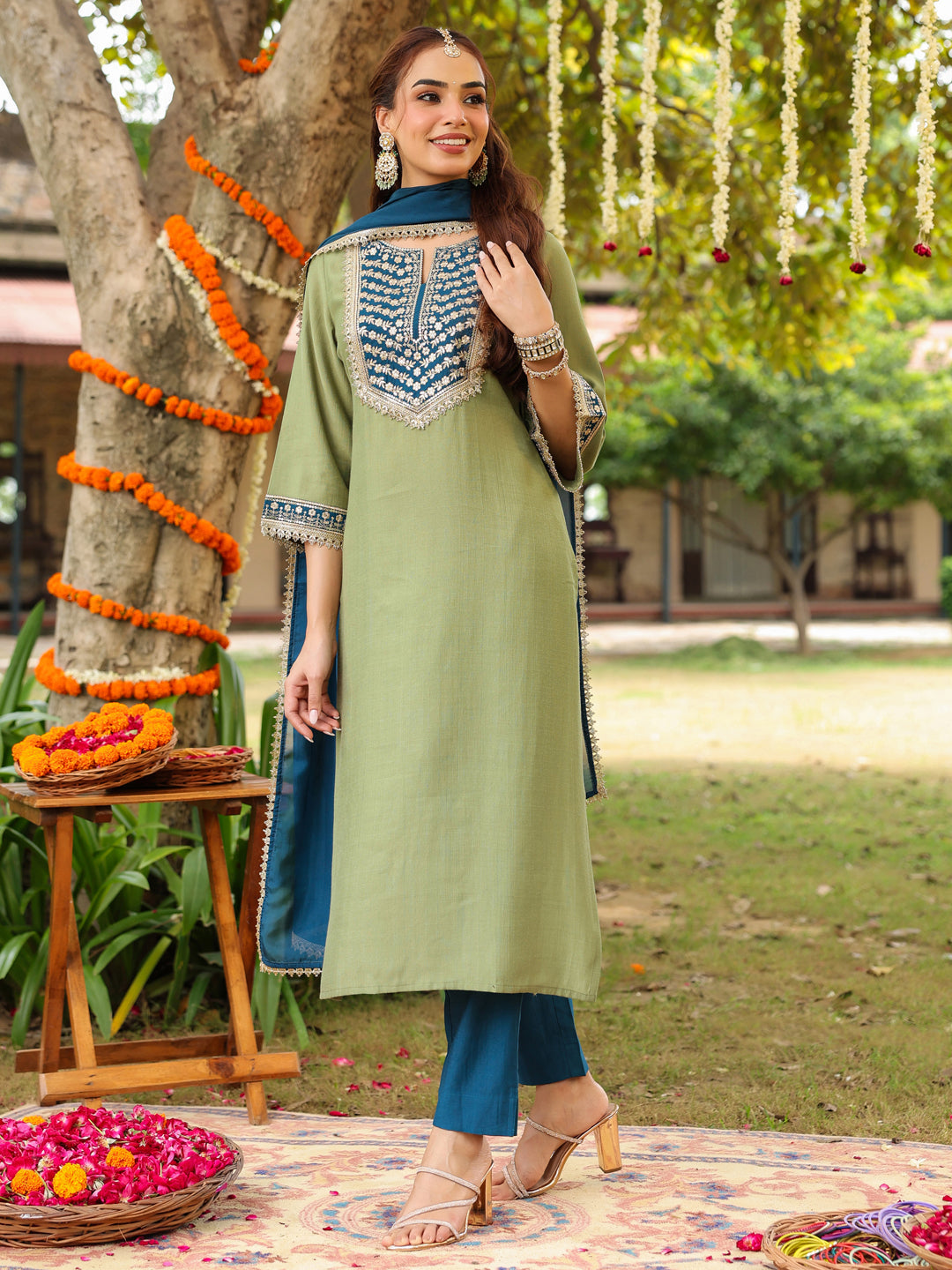 Ninnique Women's Sage Green Silk Blend Zari Embroidered Straight Kurta Set