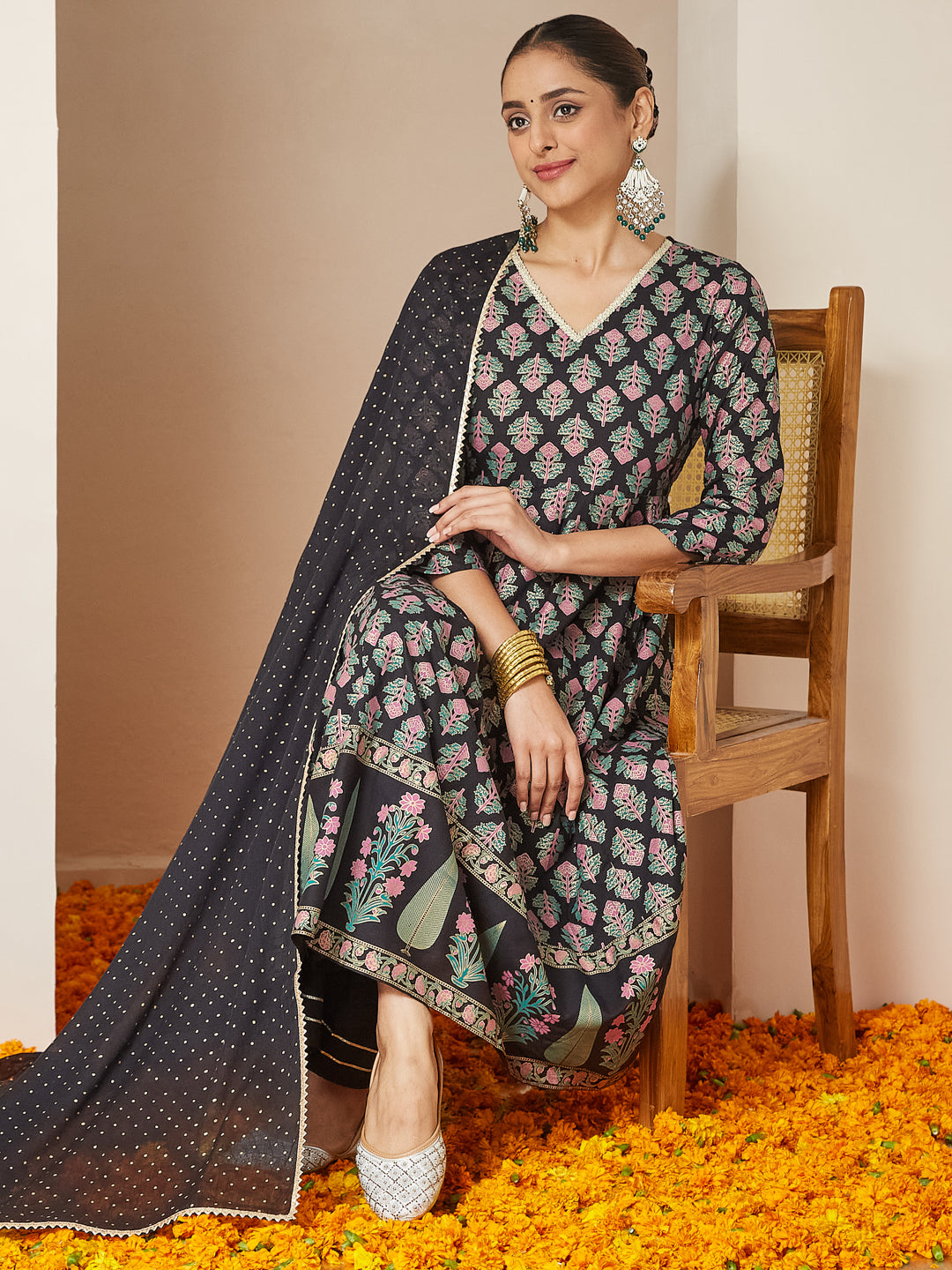 Ninnique Women's Black Rayon Foil Printed Anarkali Kurta Set
