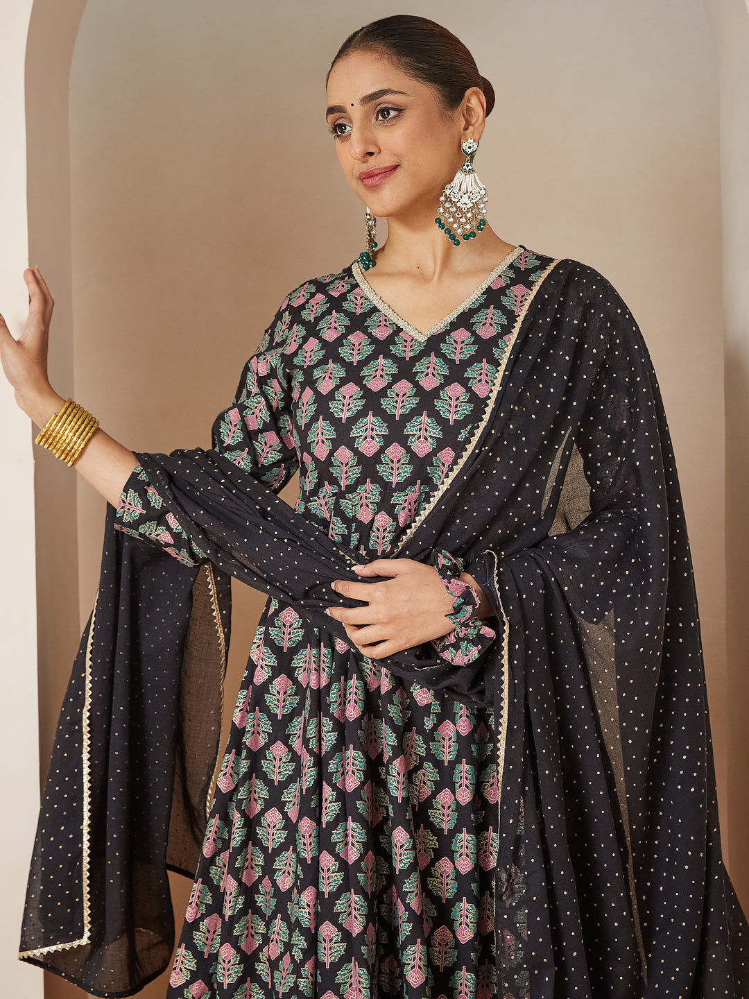 Ninnique Women's Black Rayon Foil Printed Anarkali Kurta Set