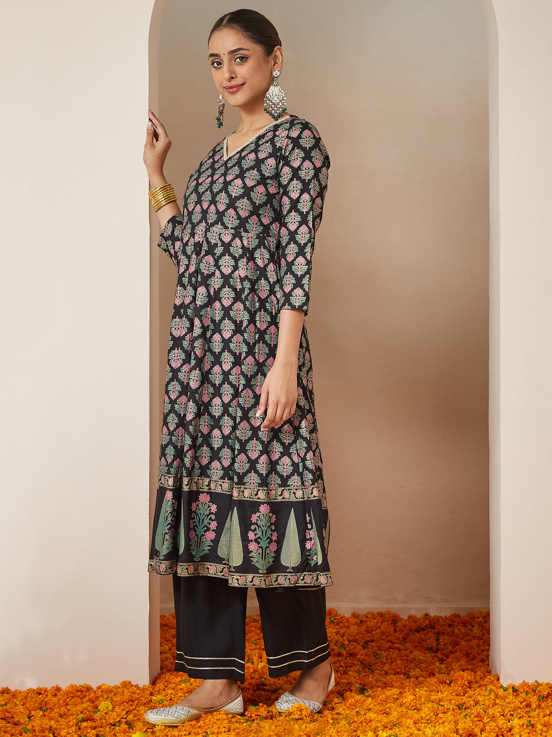 Ninnique Women's Black Rayon Foil Printed Anarkali Kurta Set
