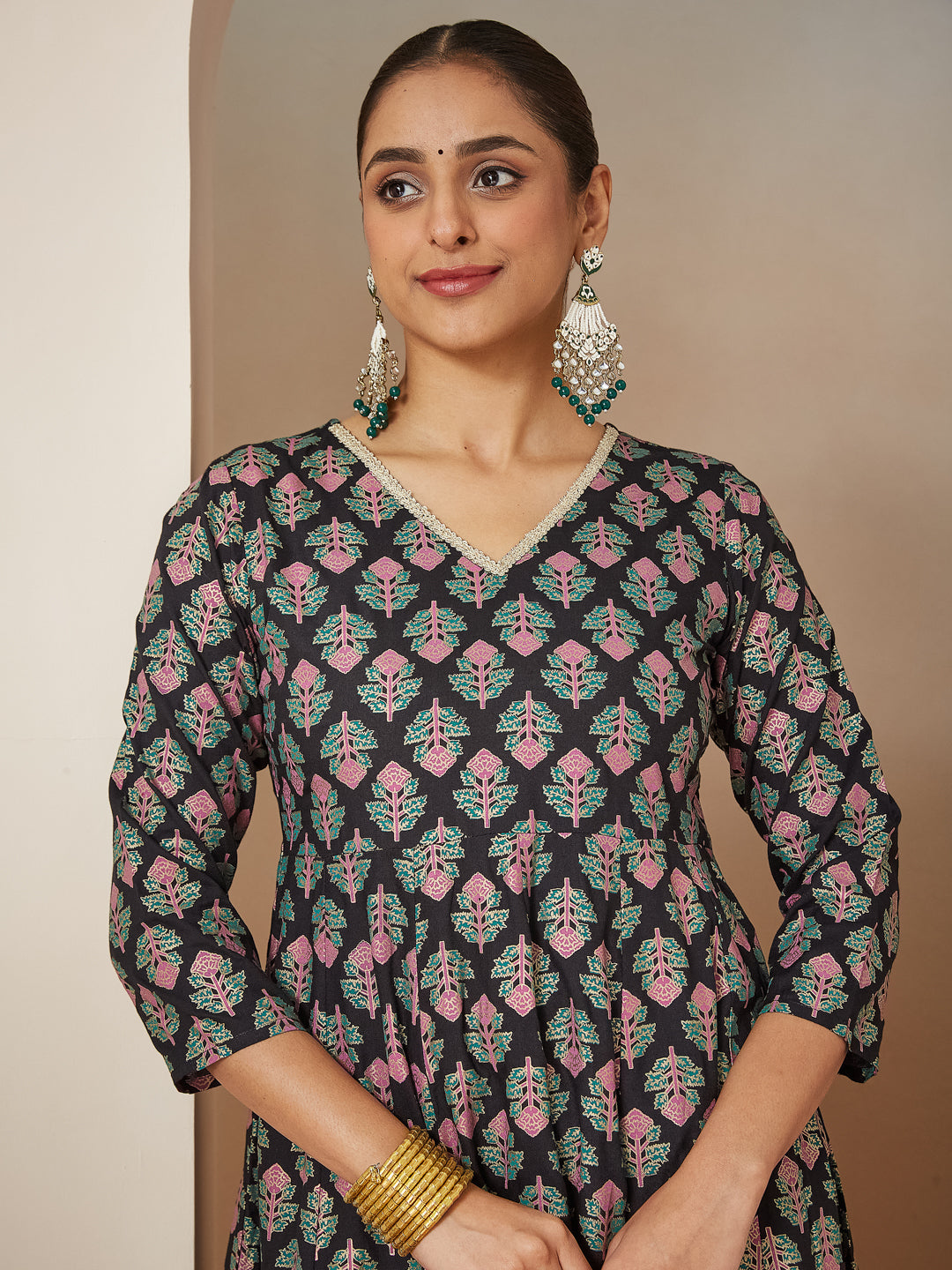 Ninnique Women's Black Rayon Foil Printed Anarkali Kurta Set
