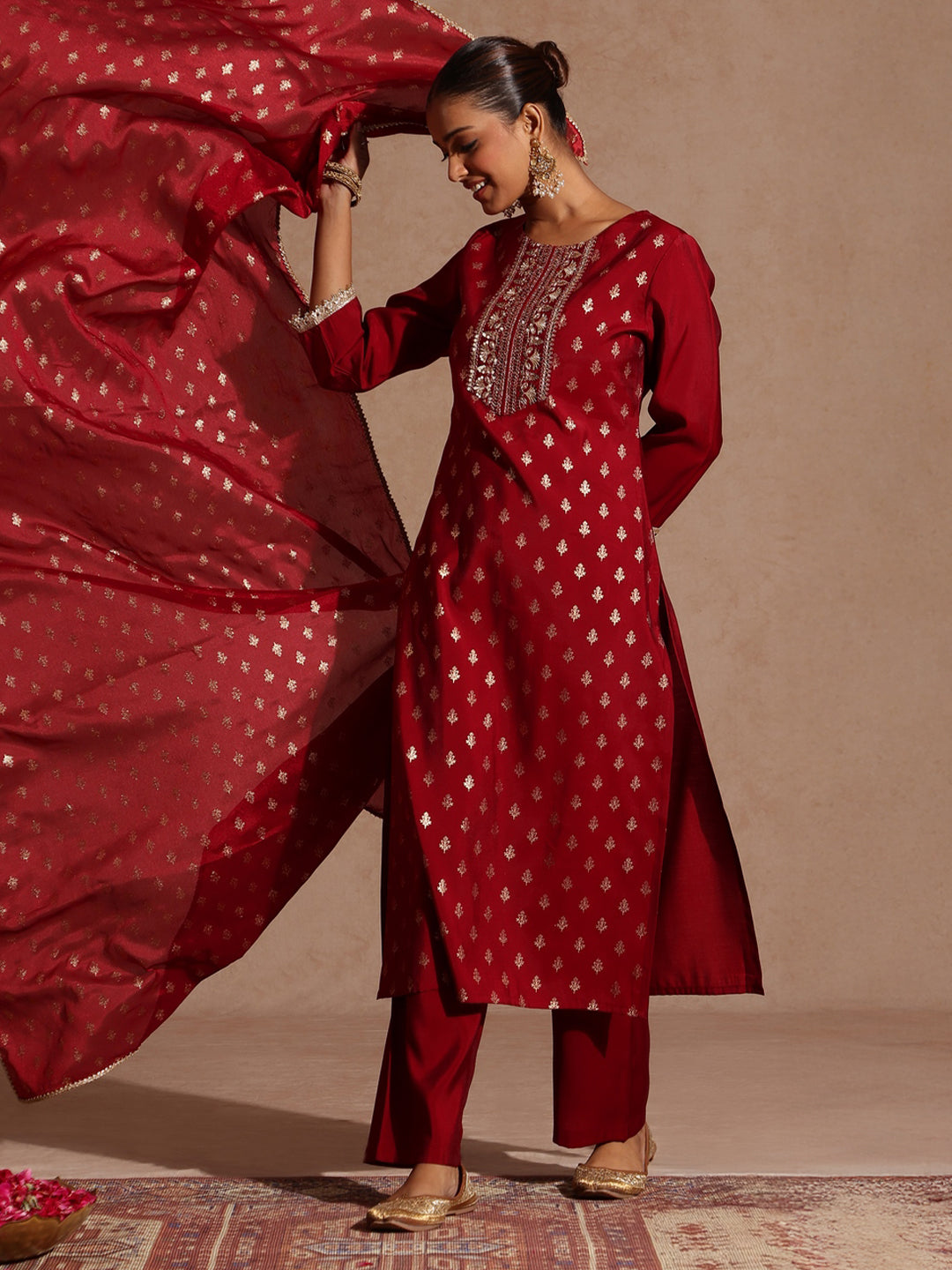 Ninnique Women's Maroon Chanderi Silk Zari Yoke Embroiderde Gold Printed Kurta Set