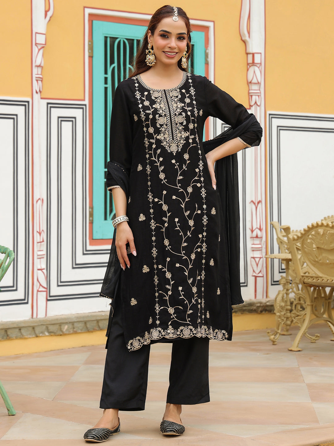 Ninnique Women's Black Silk Blend Zari Embroidered Straight Kurta Set