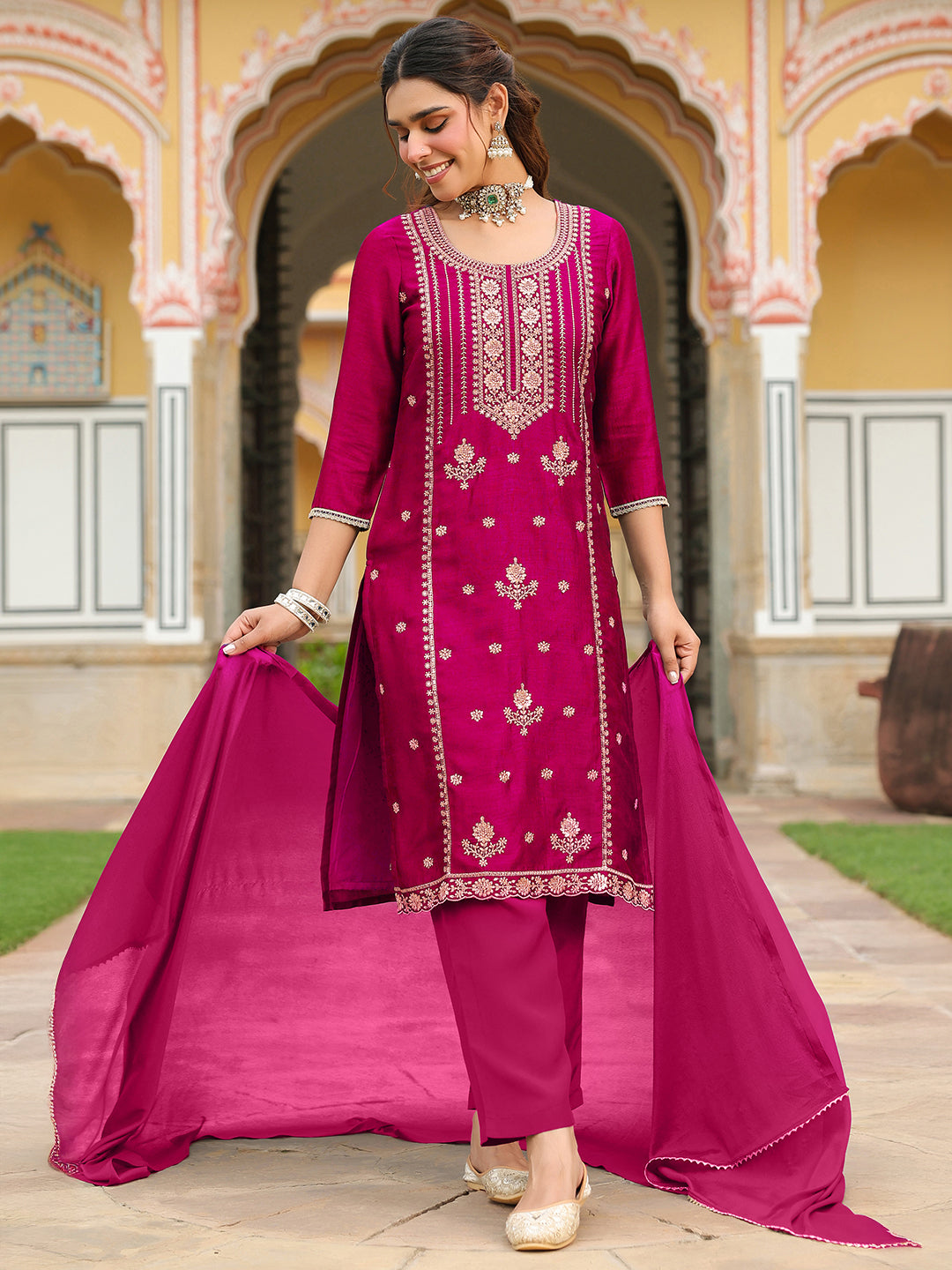 Ninnique Women's Pink Silk Blend Zari Embroidered Straight Kurta Set