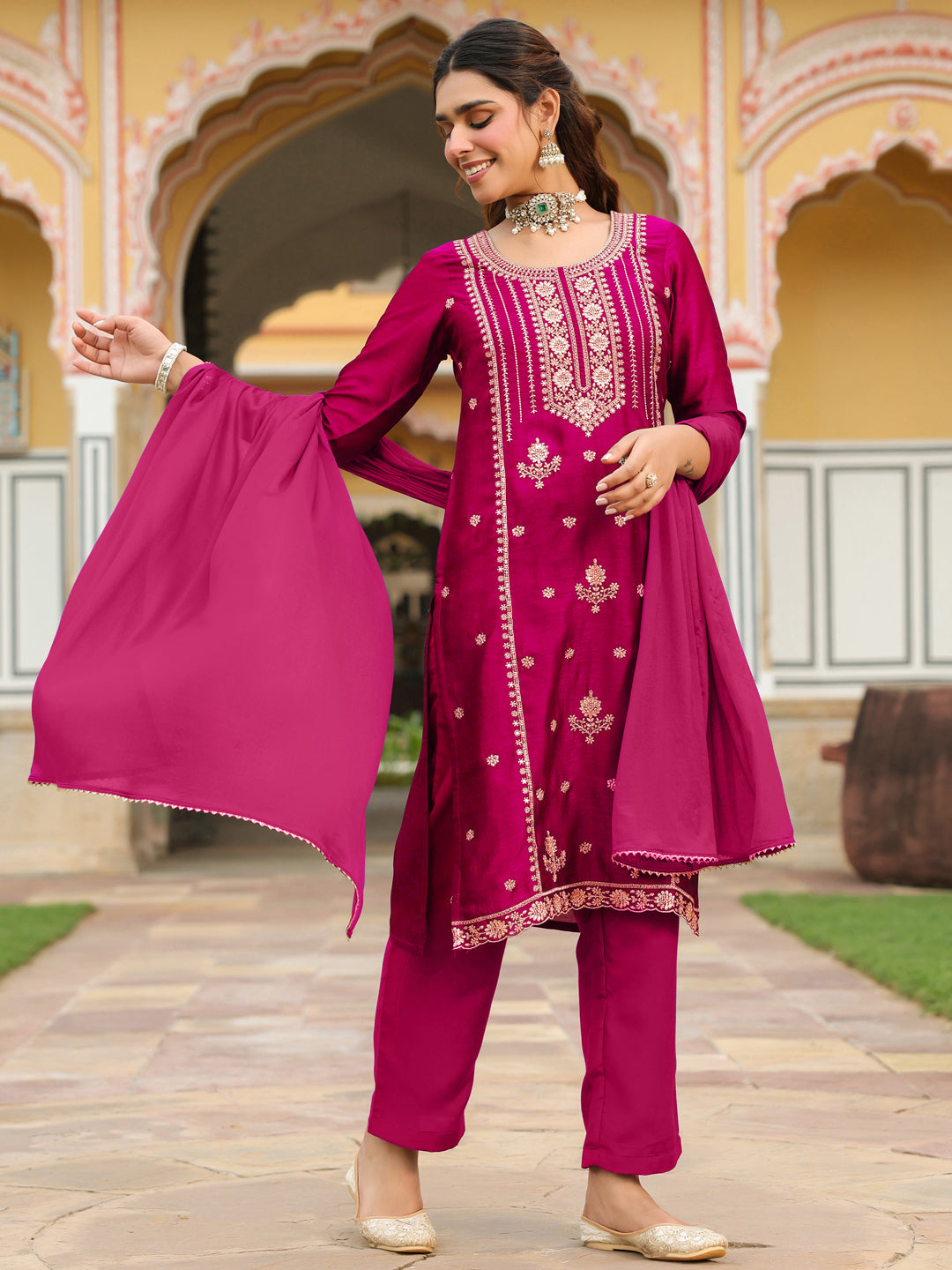Ninnique Women's Pink Silk Blend Zari Embroidered Straight Kurta Set