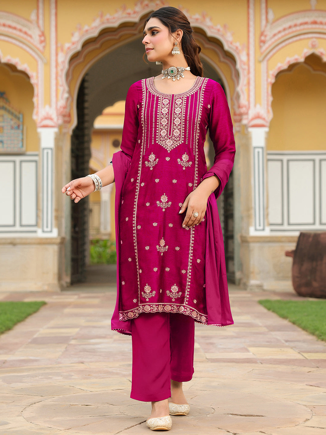 Ninnique Women's Pink Silk Blend Zari Embroidered Straight Kurta Set