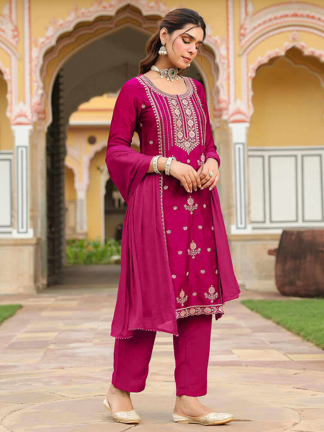 Ninnique Women's Pink Silk Blend Zari Embroidered Straight Kurta Set