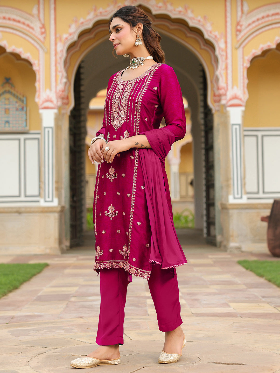 Ninnique Women's Pink Silk Blend Zari Embroidered Straight Kurta Set
