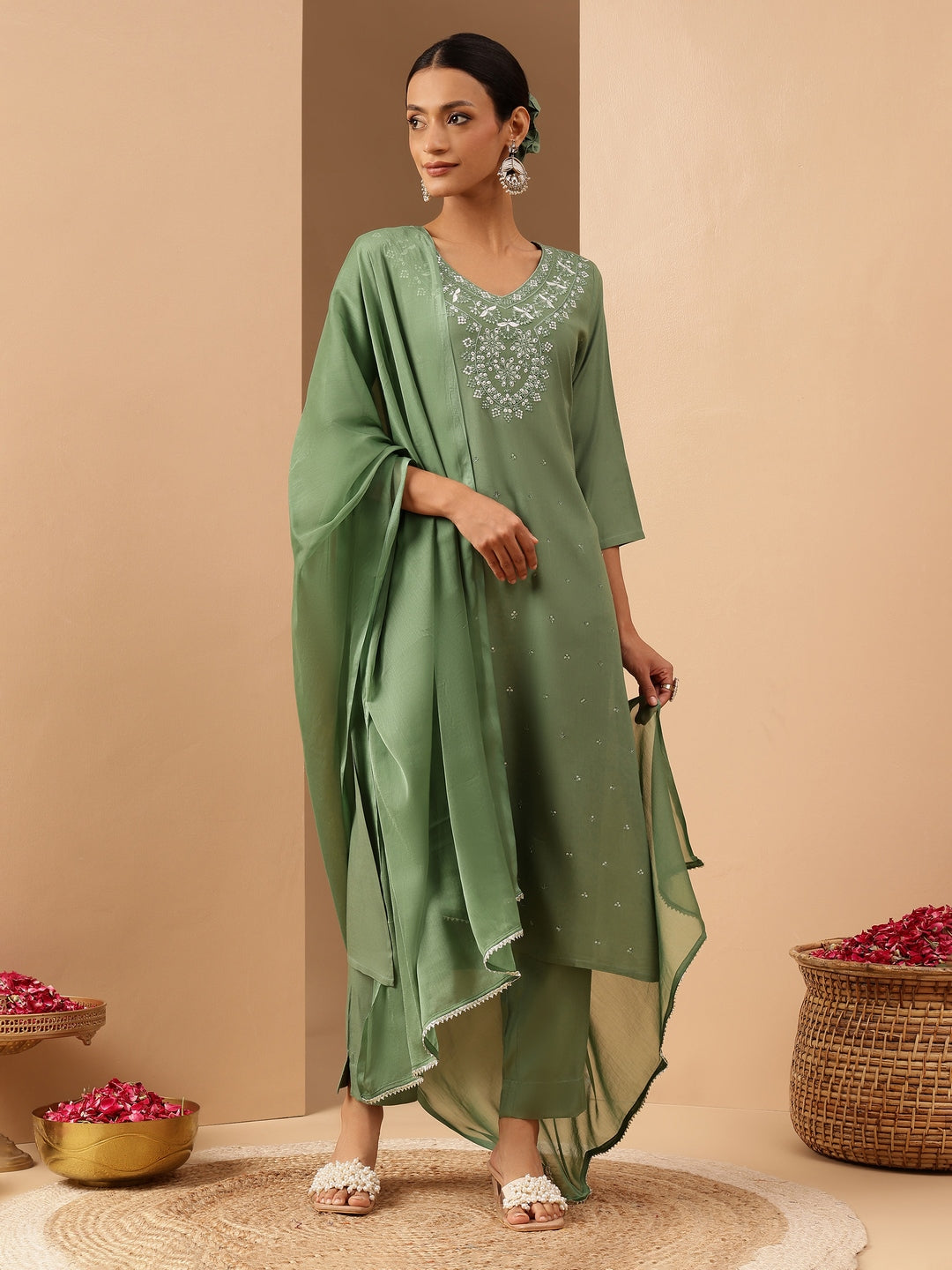 Ninnique Women's Green Rayon Embroidery Straight Kurta Set