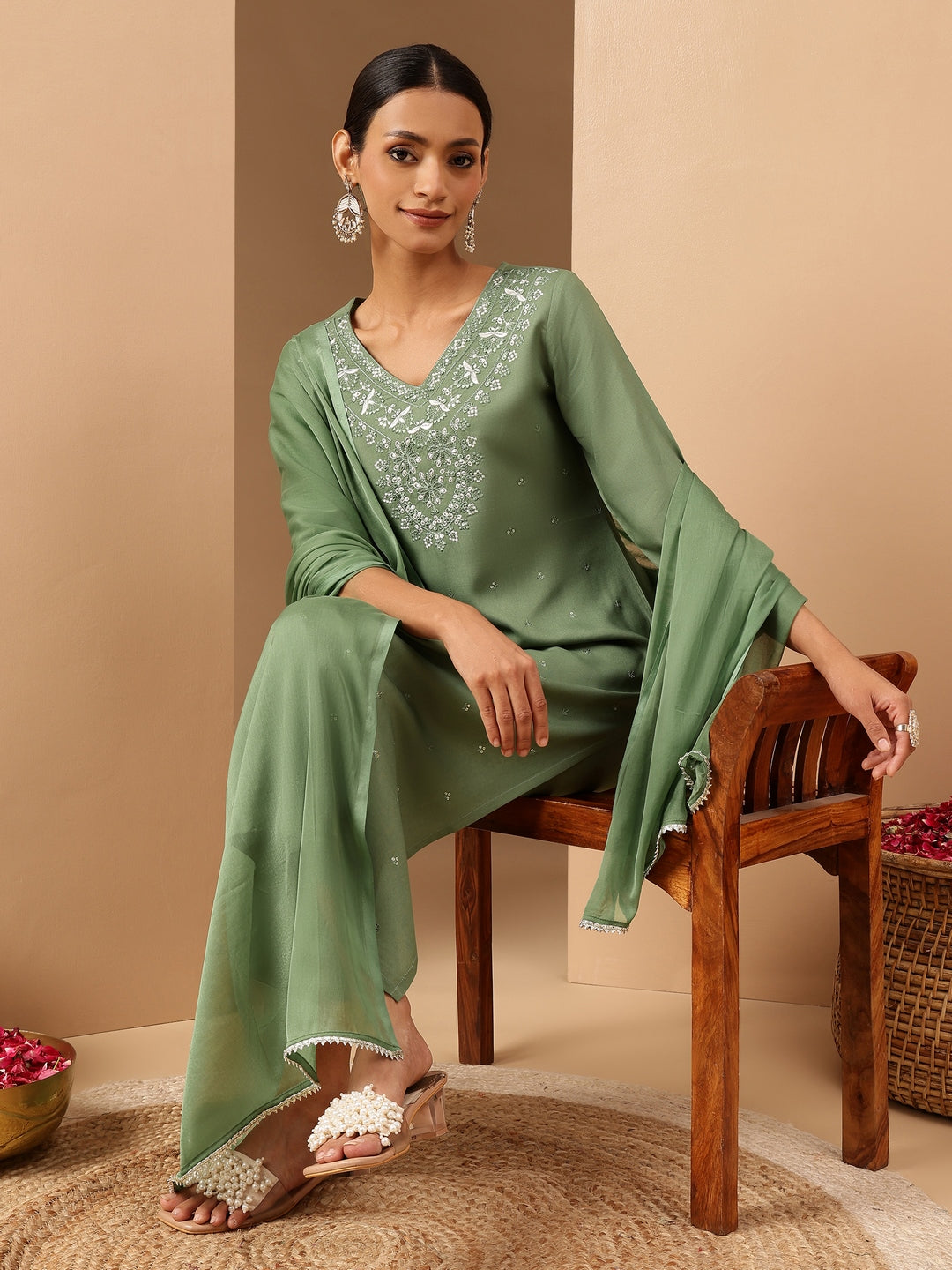 Ninnique Women's Green Rayon Embroidery Straight Kurta Set