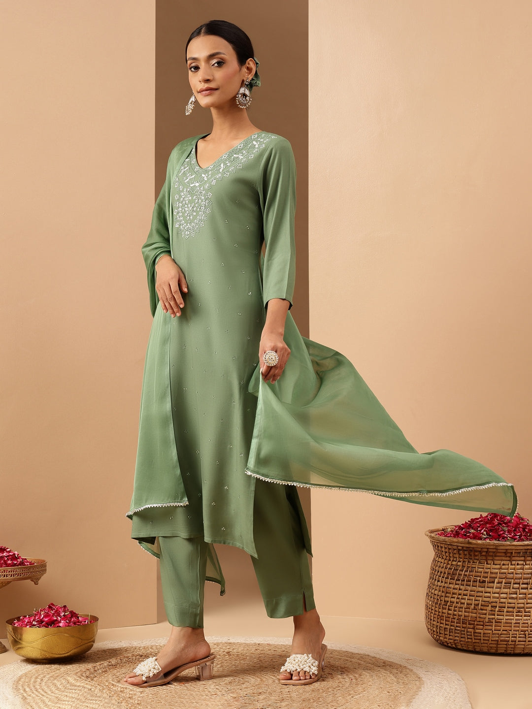Ninnique Women's Green Rayon Embroidery Straight Kurta Set