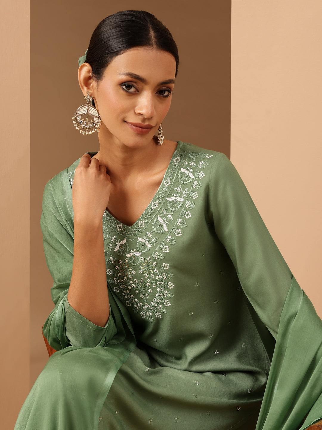 Ninnique Women's Green Rayon Embroidery Straight Kurta Set