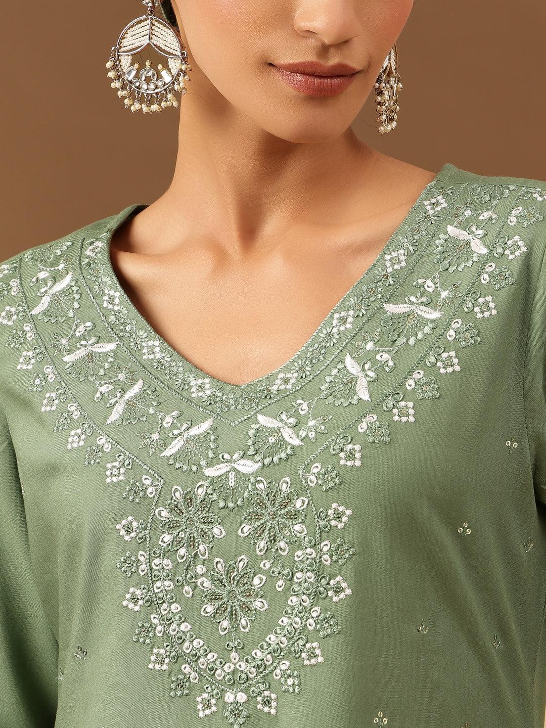 Ninnique Women's Green Rayon Embroidery Straight Kurta Set
