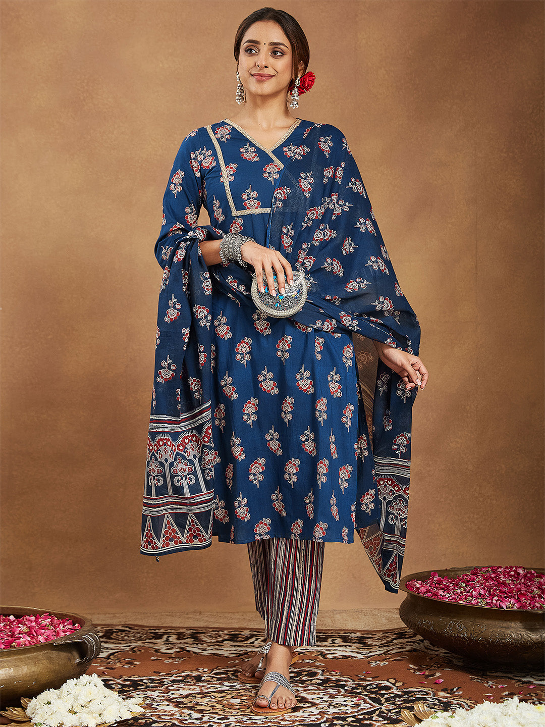 Ninnique Women's Blue Pure Cotton Floral Printed Straight Kurta Set